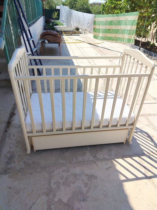 Детская кровать с качалкой