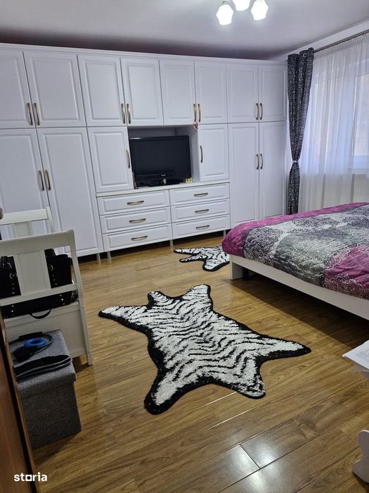Casa P+M , Gavana vizavi de Q-uri