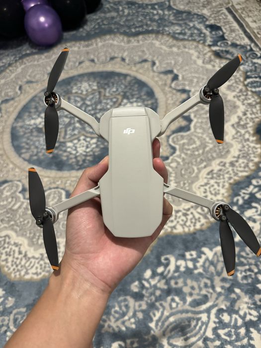 Продаю dji mini se2