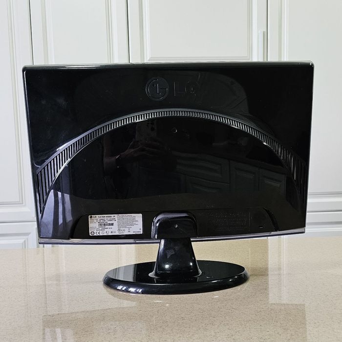 Монитор LG Flatron W2253S