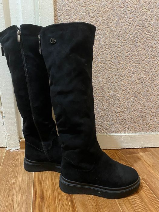 Замшевые сапоги продам