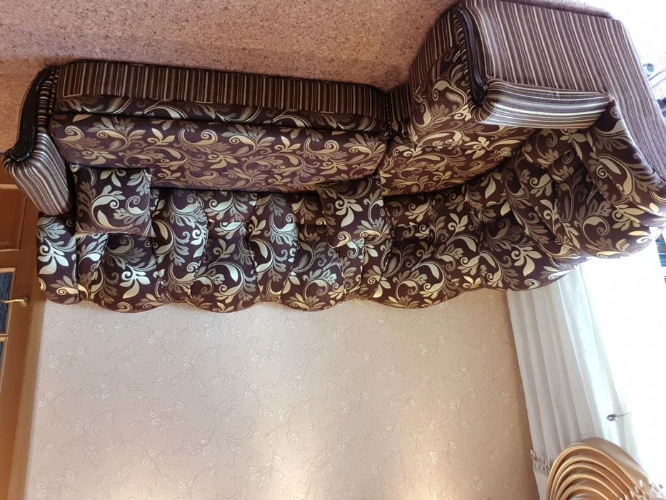 Угловой диван и кресло