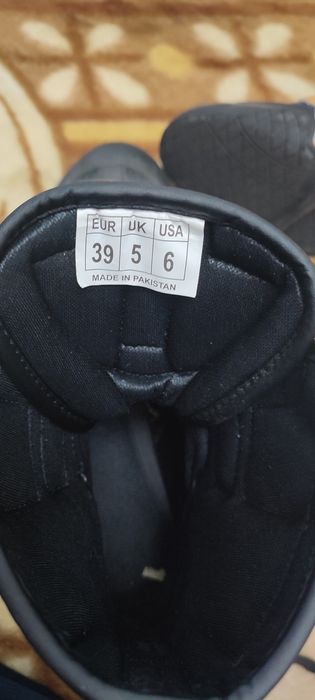 Боксерки 39р бу черно золотые