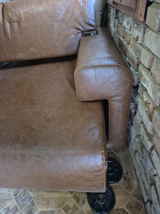 Кожен диван (кафяв)