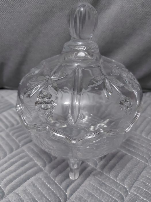 Продам конфетницу