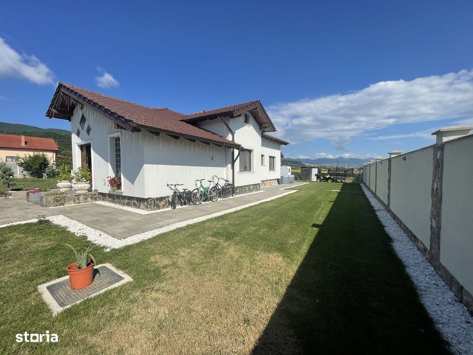 Casă de vanzare
