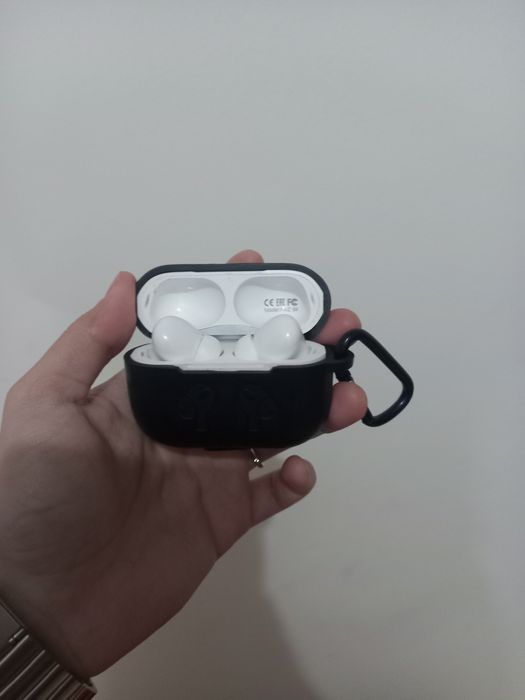 Продам наушники две пары