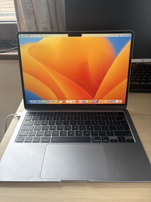 MacBook M3 16GB/256GB
