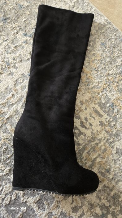 Продаются длинные сапожки