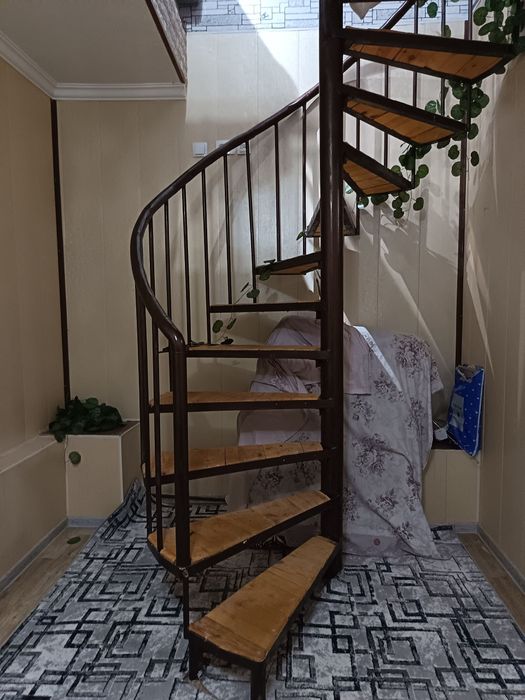 Kvartira sotiladi, vaenniy garodokda joylashgan