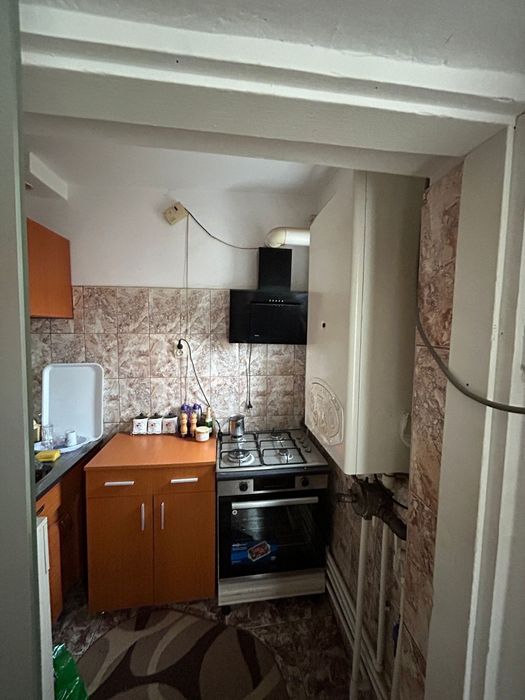 Închiriez apartament cu 3 camere