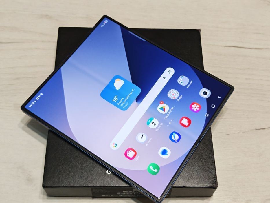 Отличен Samsung Galaxy Z Fold 6 256 GB