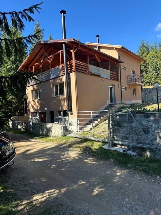 vand vila turistica statiunea muntele  baisorii