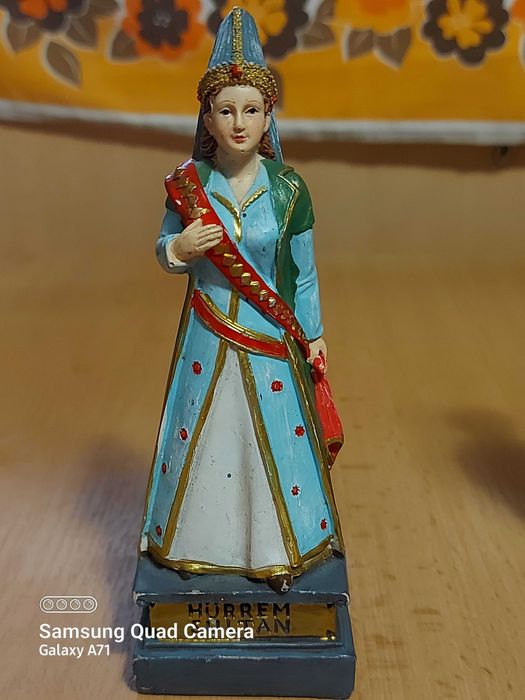 Фигурки на Хюррем Султан и Кануни Султан Сюлейман