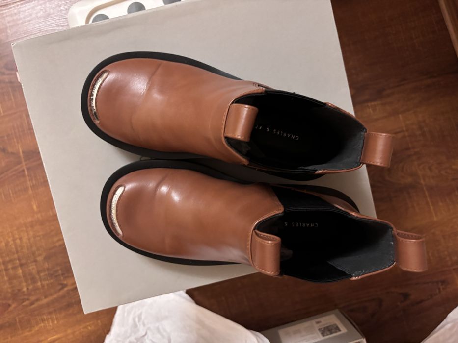 Полусапожки Charles & Keith,