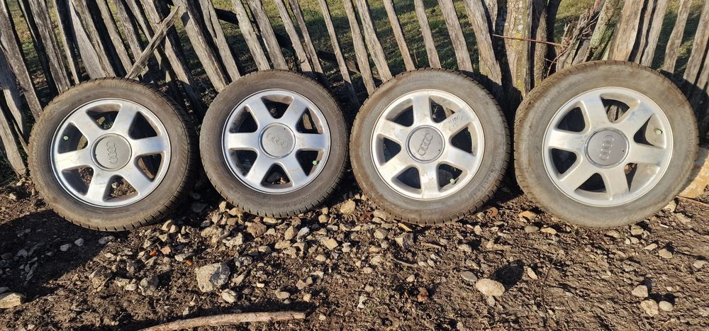 Vând cauciucuri cu tot cu jante