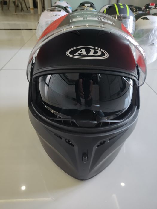 Скутер ва мотоцикллар каска шлем.  Хитой махсулоти. Оркасида чирок бор