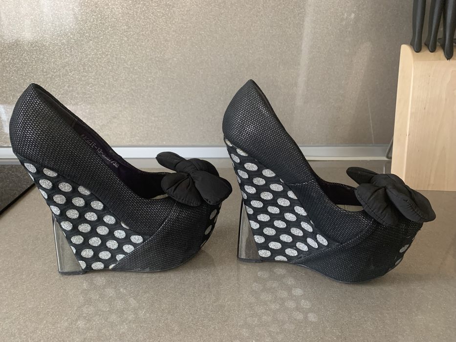 Дамски обувки 2 броя и дамски боти 2 броя