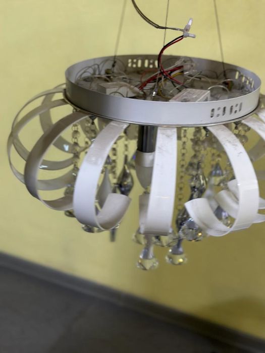 Продам люстру в хорошем состоянии.