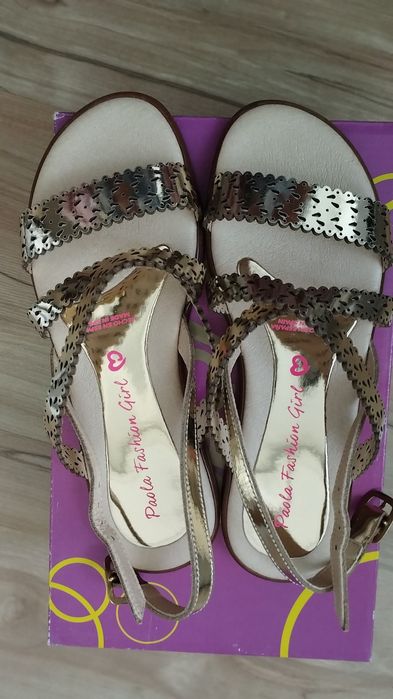 Продам новые сандали pablosky