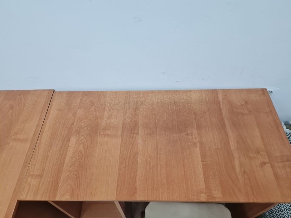 Продам 2-офисных столов,без стулья