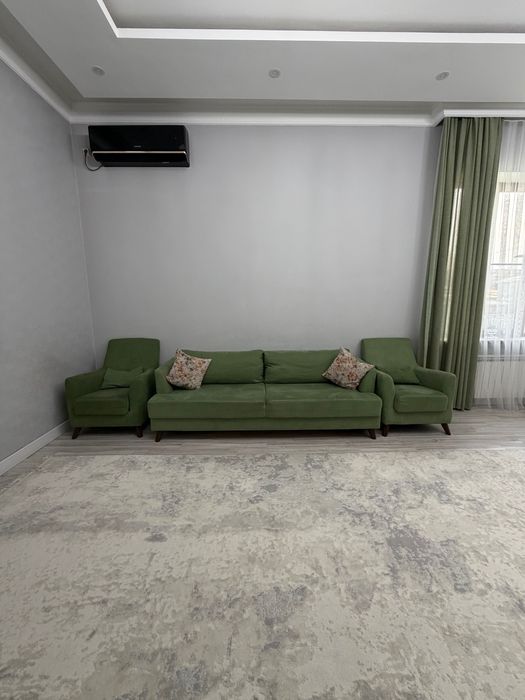 Продам диван с креслами