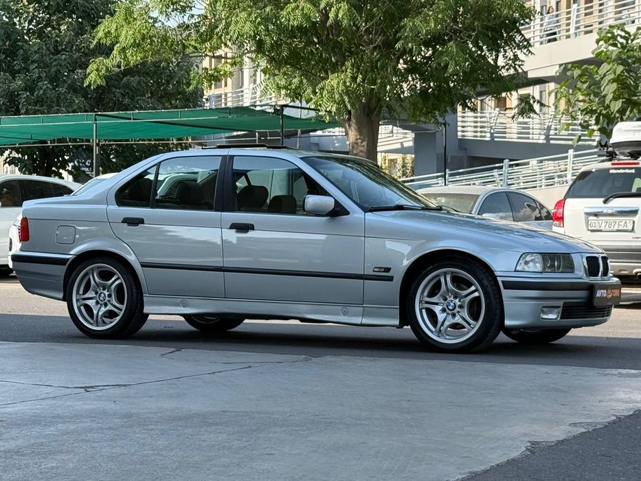BMW e36 m52b20 в отличном состоянии