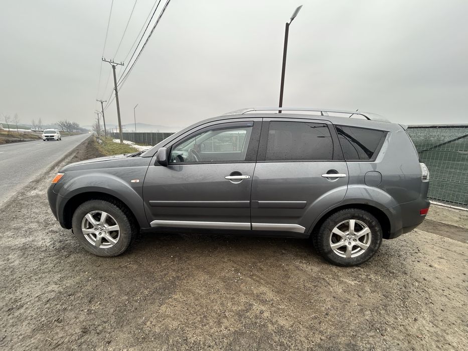 Vând Mitsubishi Outlander II 2.0 TDI (BSY) – 4x4 – 7 LOCURI – 2007