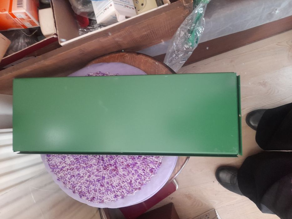 Етажерки от метал от Москва-зелени, черни