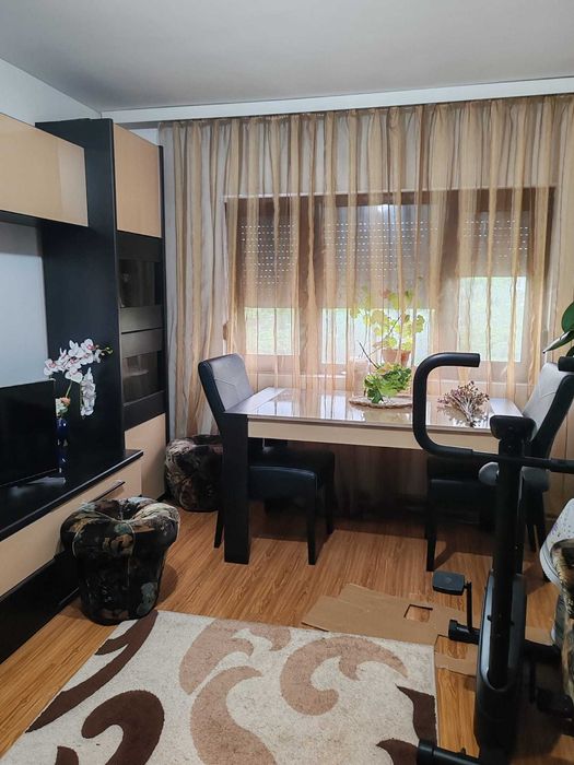 Vand ap.3 camere,str. Zavoiului