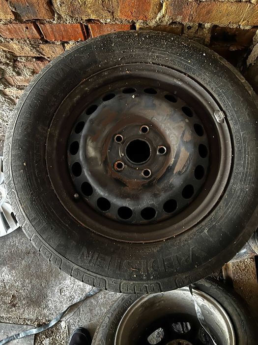 Джанти с Гуми 5 112 15 и тасове за VW Golf