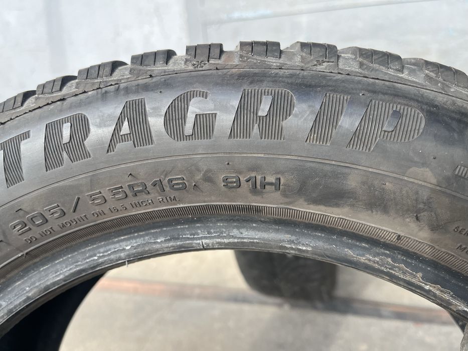 2 бр. зимни гуми 205/55/16 GoodYear DOT 3817 5 mm