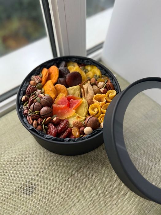 Подарки коллегам на 8 марта