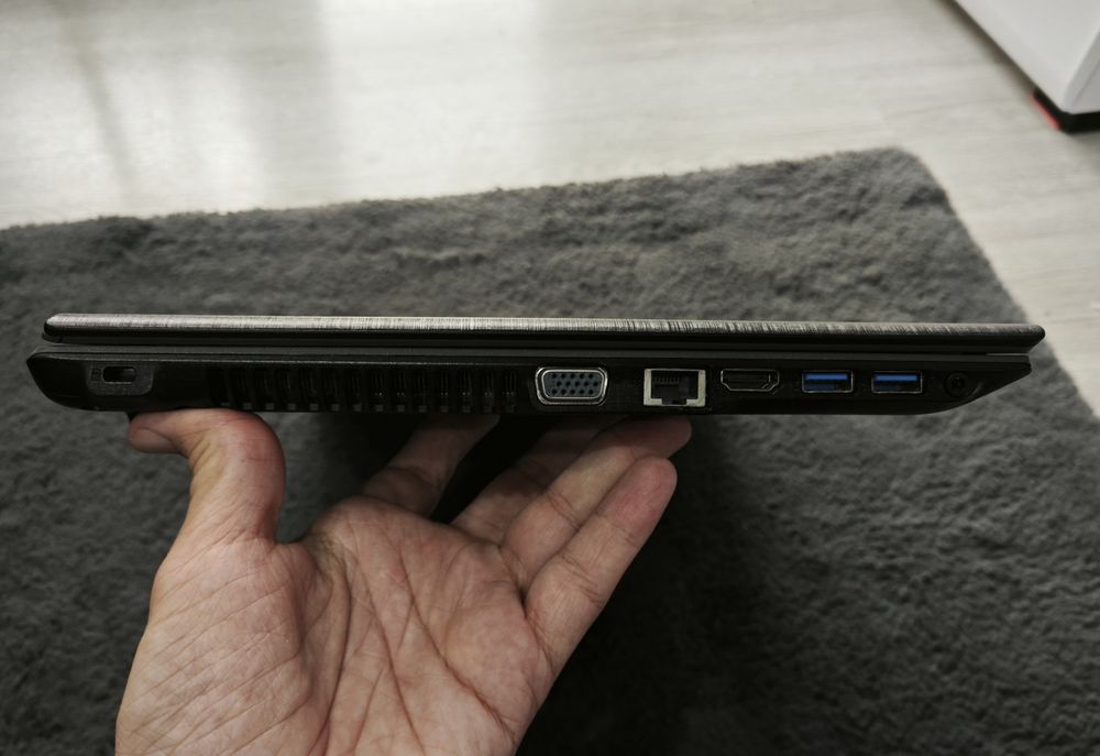 Acer Aspire E15 Intel I3 5005 8GB Ram