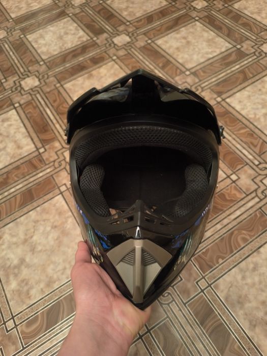 Шлем цена 10к, размер М