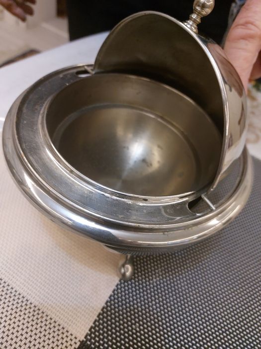 Сахарница ,необычная, с откидной крышкой