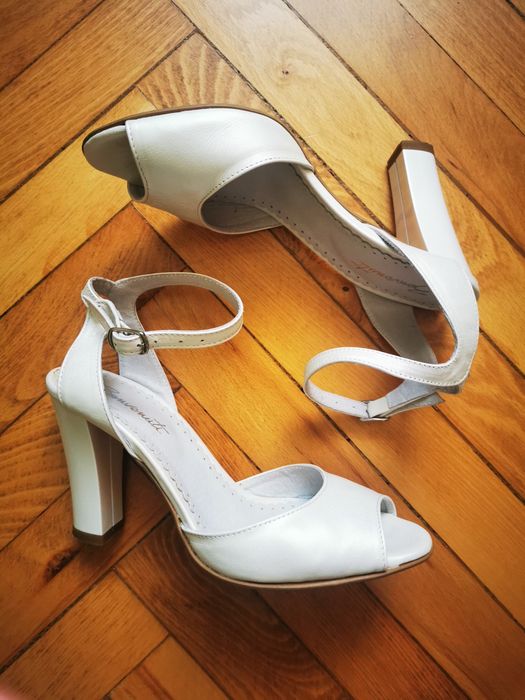 Sandale albe de piele