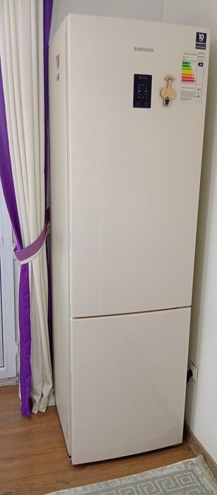 Стиральная машина и холодильник