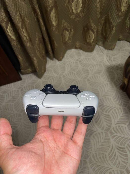Playstation 5. DualSense joystik