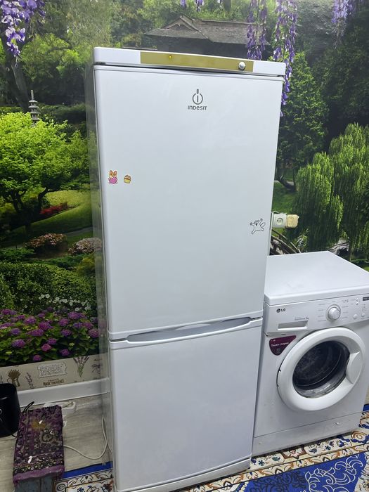 Продам Холодильник с Машинкой