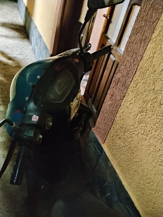 Vând scuter g y6 de 80 merge foarte bine nu are probleme și am și acte