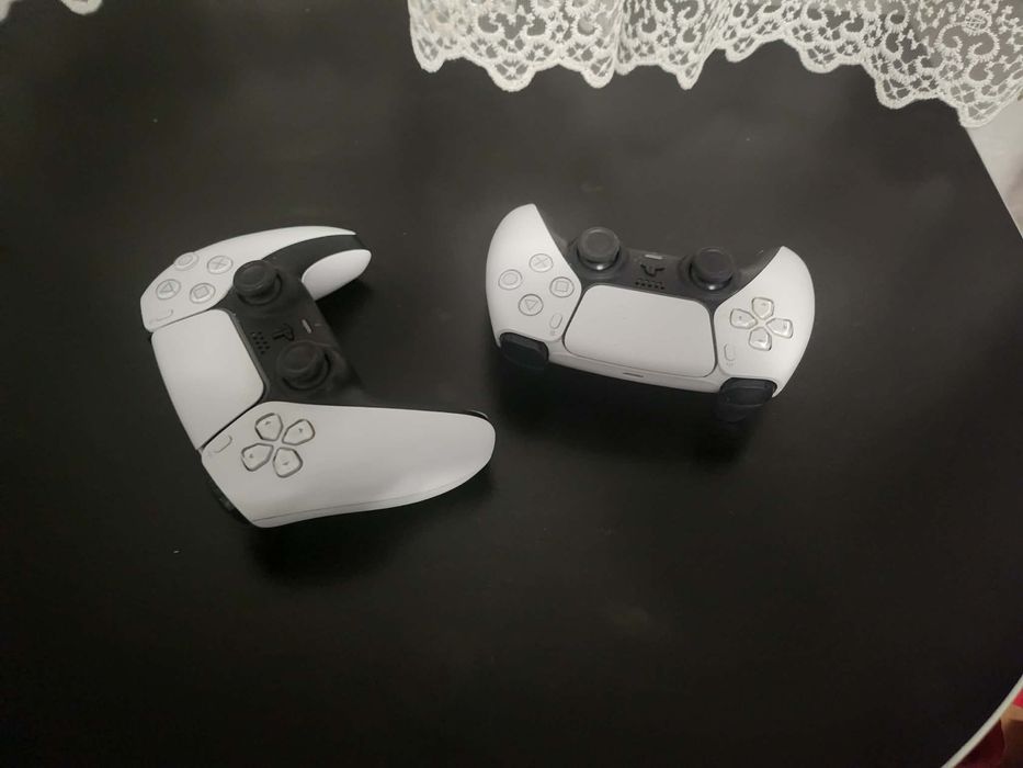 PlayStation 5 + 2 контролера