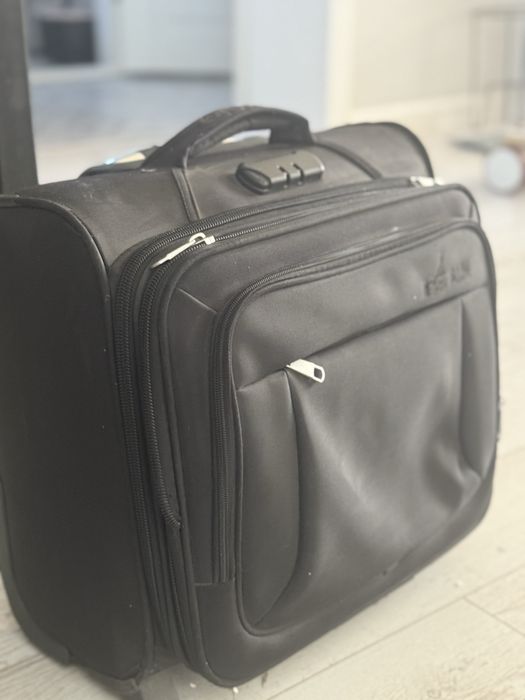 Продам чемодан-ручная кладь