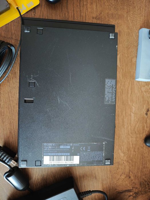 PlayStation 2 Slim комплект с игра подарък