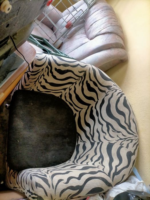 Продам диван с 2 креслами