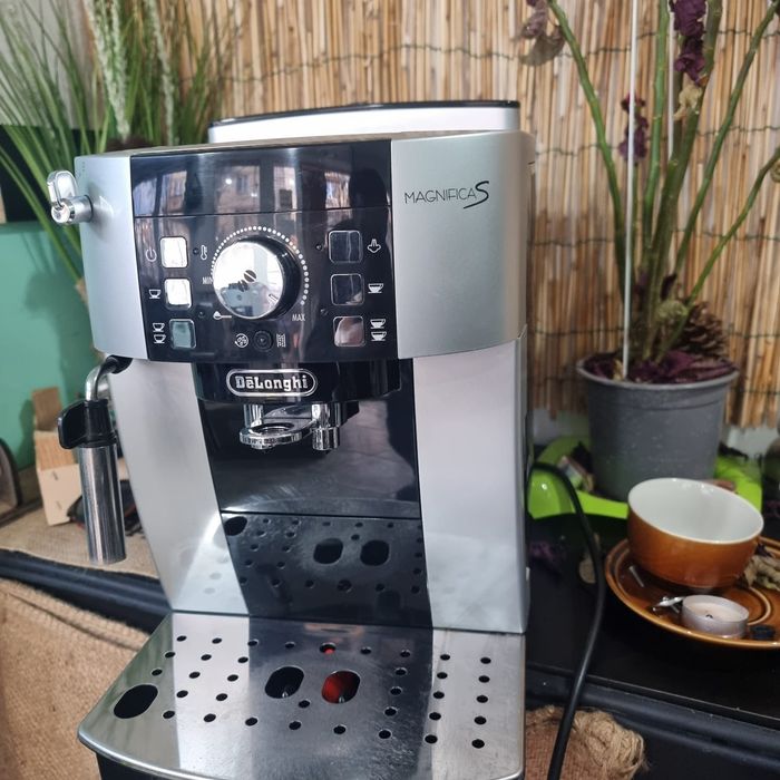 Espressor Delonghi magnifica S