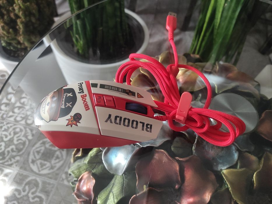Продаю мышку Bloody W63Max белый