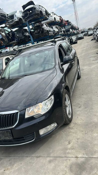 Aripa stanga/dreapta Skoda Superb an 2011