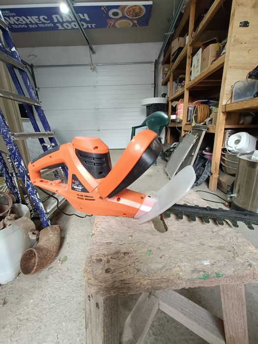 Продам электрический кусторез.