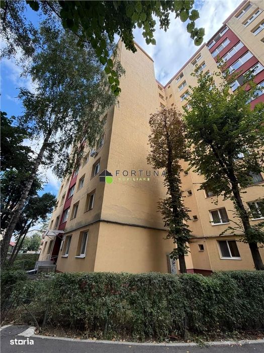 Apartament 3 camere, etaj intermediar, str. Mircea cel Batran